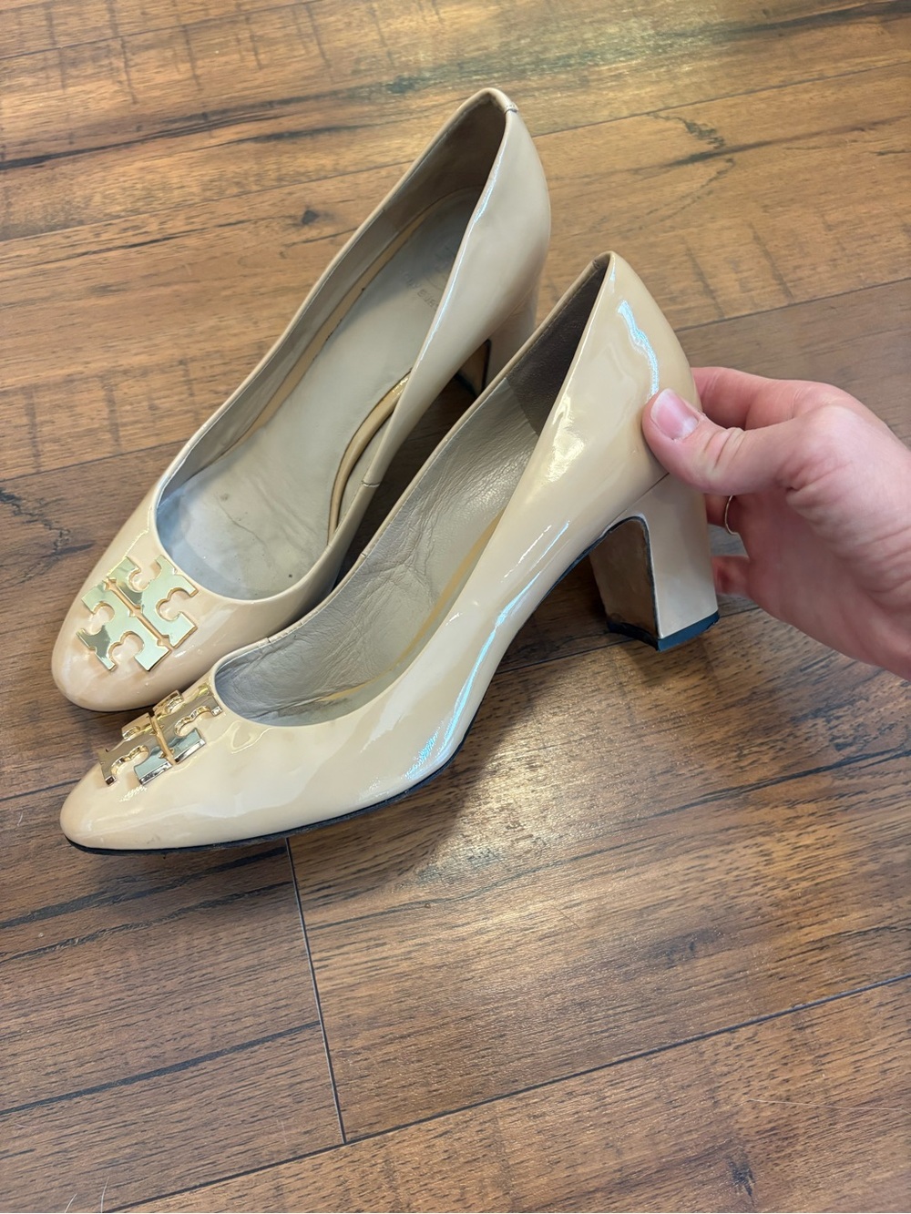 Tory Burch Beige Patent Leather Block Heel Pumps with Gold Logo